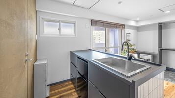 Peti sejuk, ketuhar gelombang mikro, dapur, pembakar roti