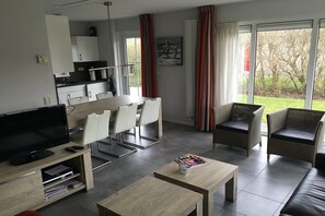 Interior - Waterfront bungalow with private jetty (Eernewoud)