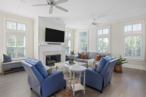 Smart TV, fireplace