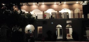 A two-story building with a balcony and arched windows. - Mridul Homestay Orchha  (Orchha)