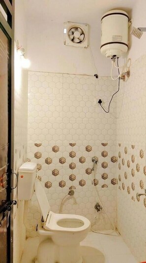 Shower, free toiletries, towels, soap