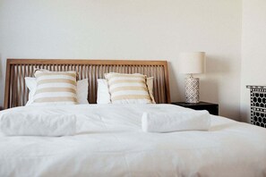 4 habitaciones, tabla de planchar con plancha, wifi y ropa de cama 