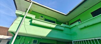 Roomy Guesthouse