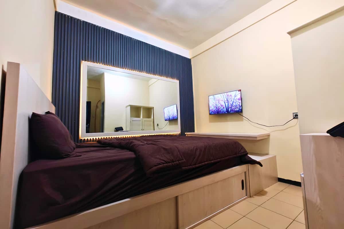 Deluxe Room, Mountain View | Desk, laptop workspace, free WiFi