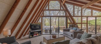 Creekside Cabin - kayak, SUP, WiFi