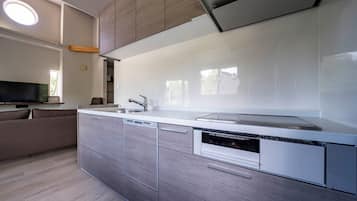 ตู้เย็น, ไมโครเวฟ, เตาประกอบอาหาร, เครื่องล้างจาน