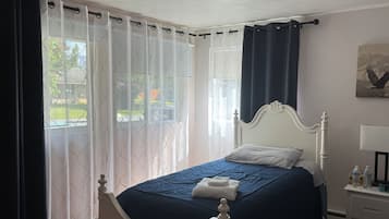 3 bedrooms, iron/ironing board, WiFi, bed sheets