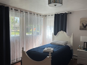 3 slaapkamers, een strijkplank/strijkijzer, wifi, beddengoed