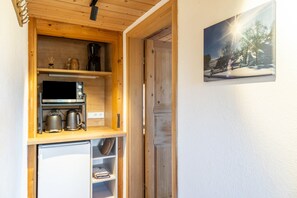 Interior - Studio Apartment with Shared Terrace and Wi-Fi (Bad Bayersoien)