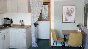 Fridge, microwave, stovetop, coffee/tea maker