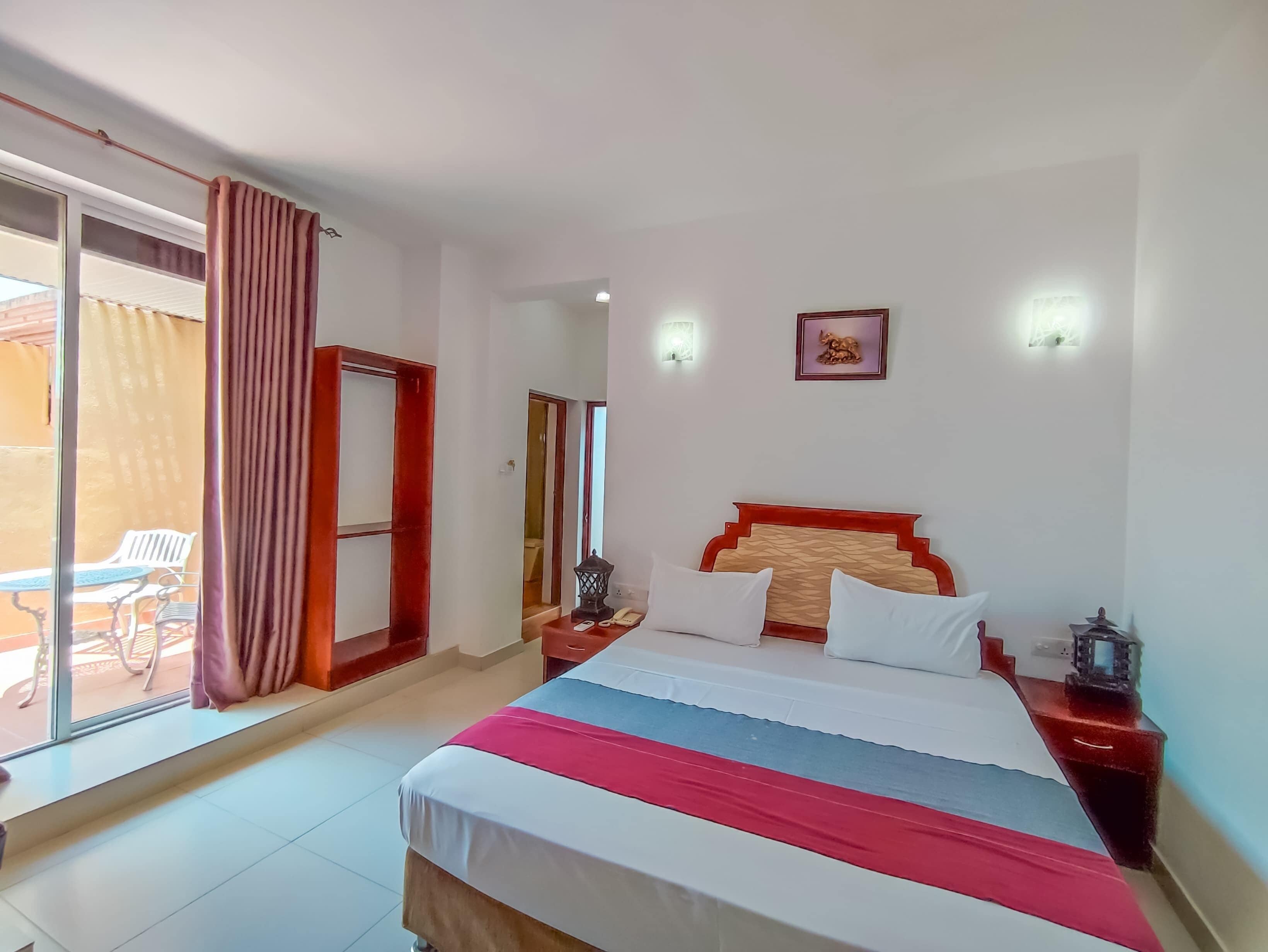 Minibar, free WiFi, bed sheets