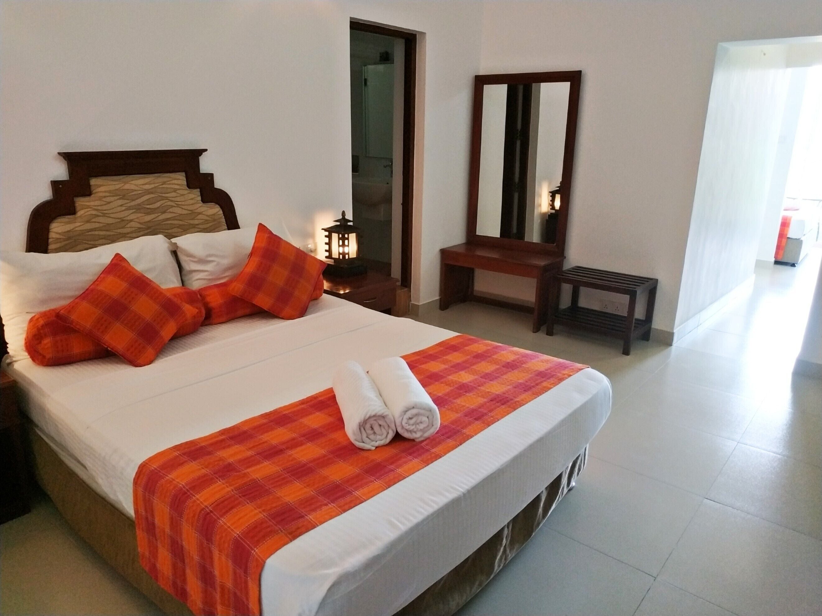 Minibar, free WiFi, bed sheets