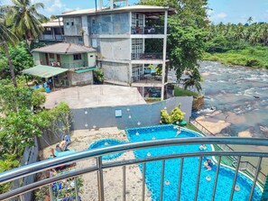 Deluxe Double Room, Pool View | Minibar, free WiFi, bed sheets - Hotel Elephant Park (Pinnawala)
