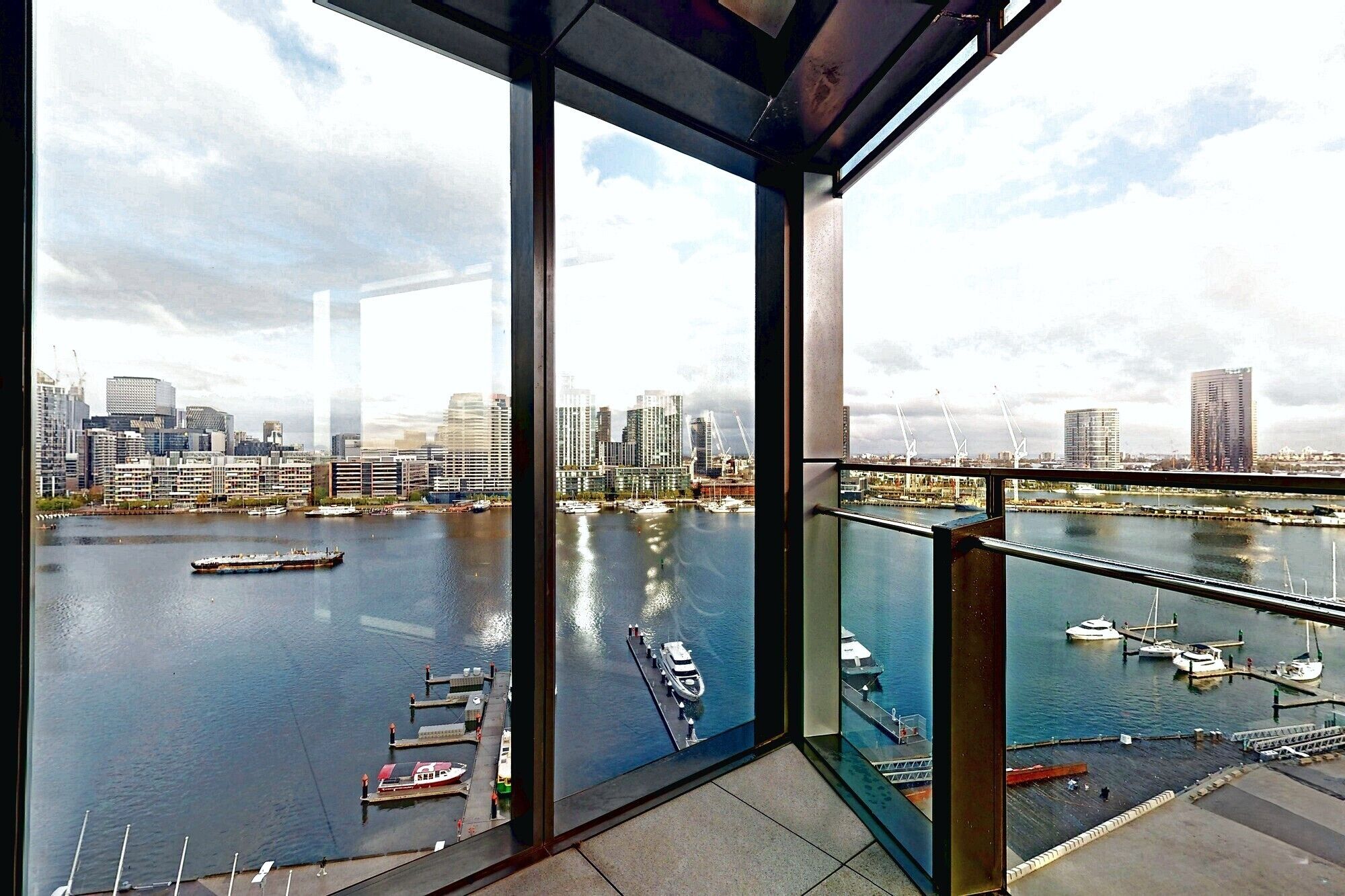 아파트, 침실 3개, 항구 전망 (Three Bathroom) | 발코니 전망