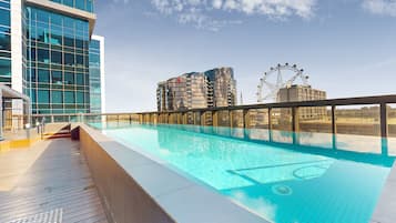 Piscina coberta i piscina a l'aire lliure