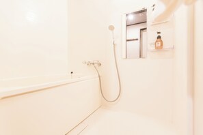 Comfort Suite, City View | Bathroom - b&Kuromon (Osaka)
