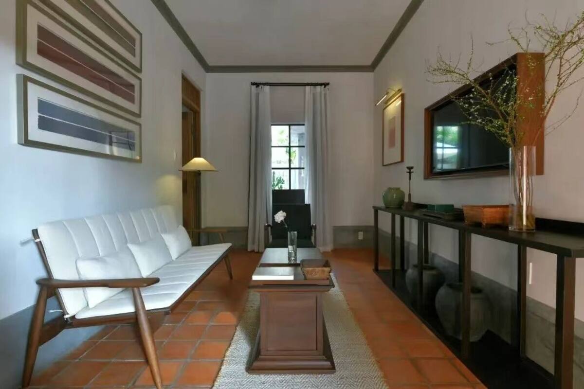 Luxury Suite, Courtyard View | Desk, laptop workspace, blackout drapes, soundproofing