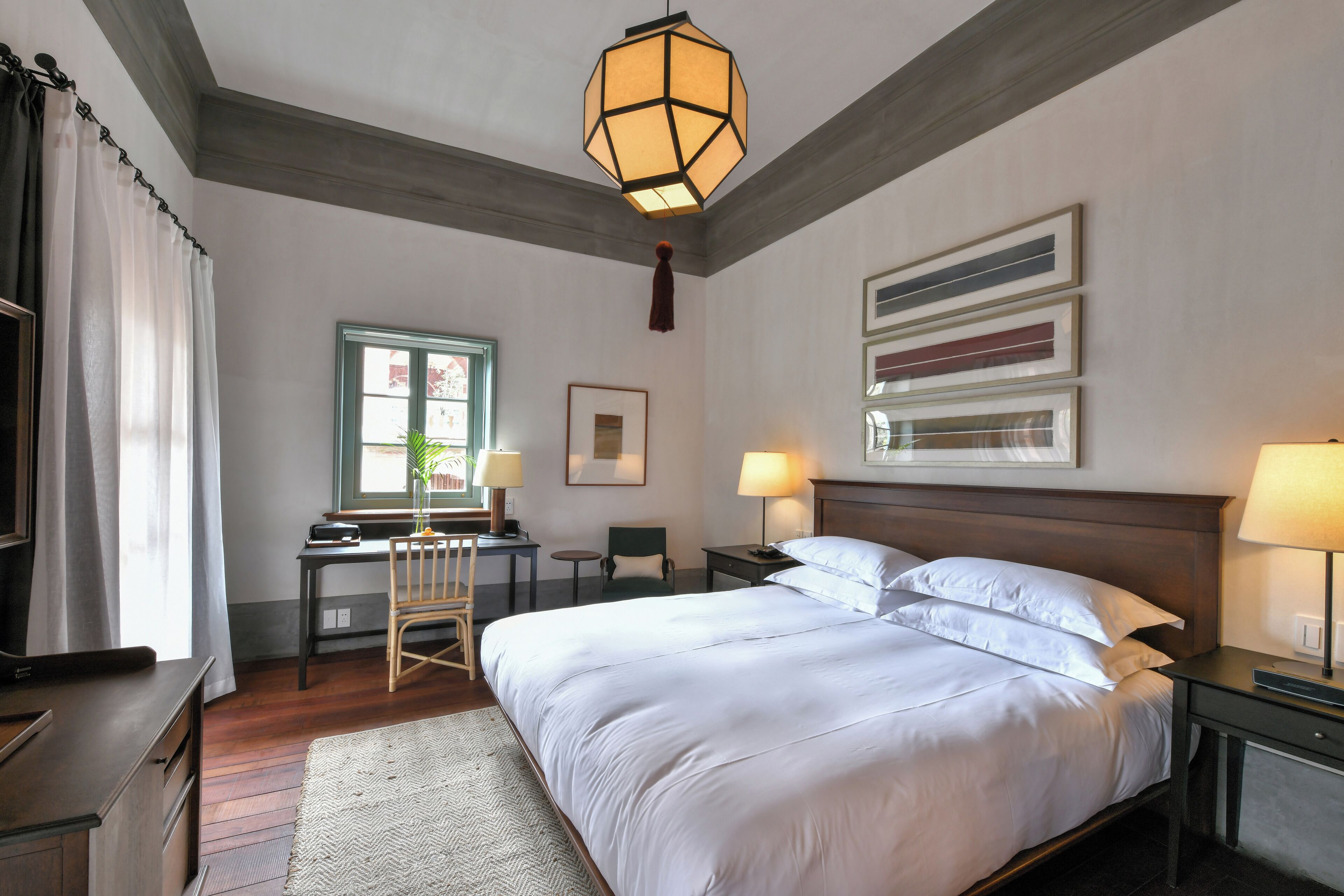 Romantik-dobbeltværelse - udsigt til have | Skrivebord, arbejdsområde til bærbare computere, mørklægningsgardiner