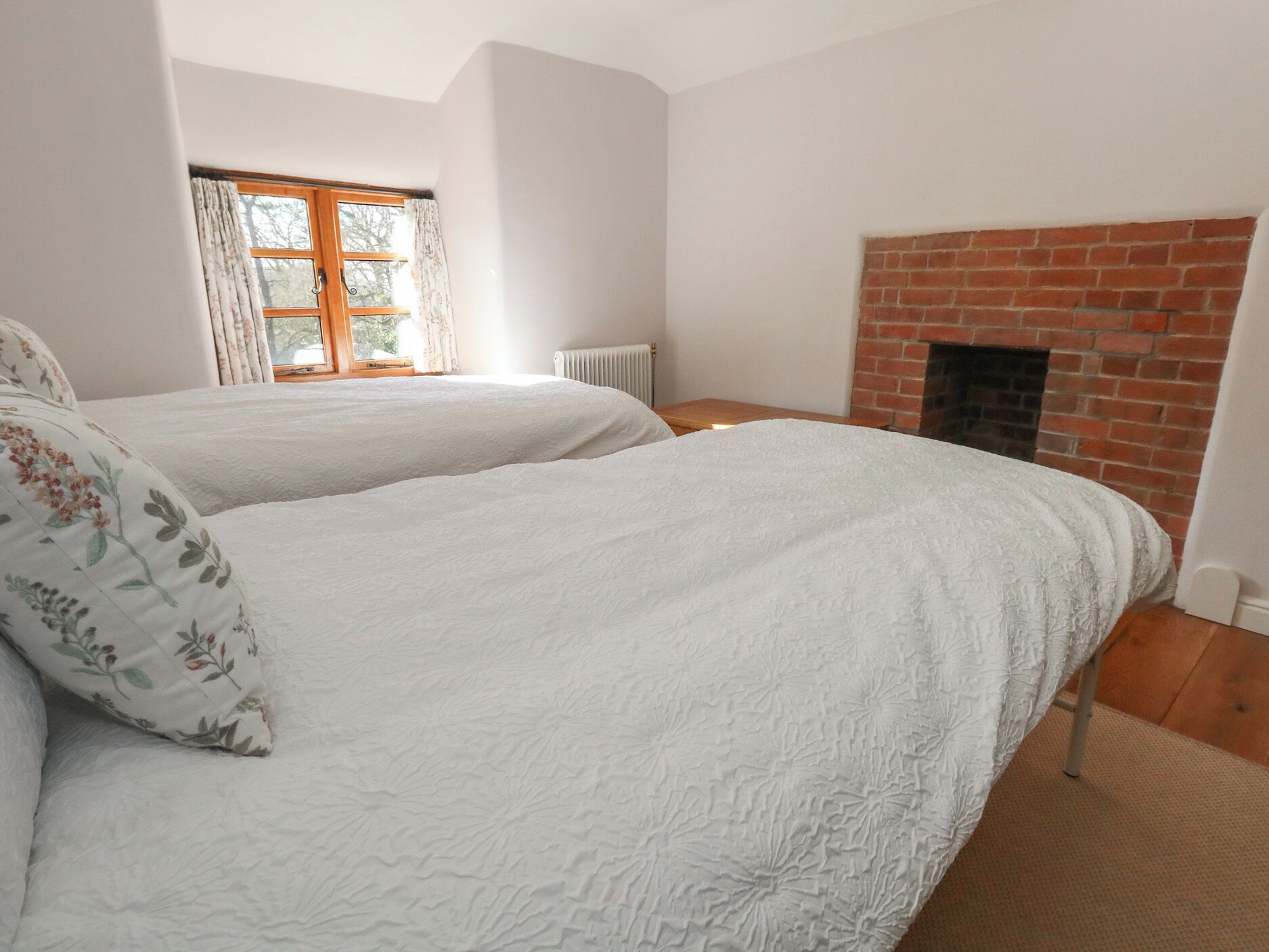 2 bilik tidur, dihias secara berasingan 