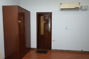 Skrivebord for bærbar PC og wi-fi (inkludert)