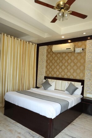 Skrivebord for bærbar PC og wi-fi (inkludert)