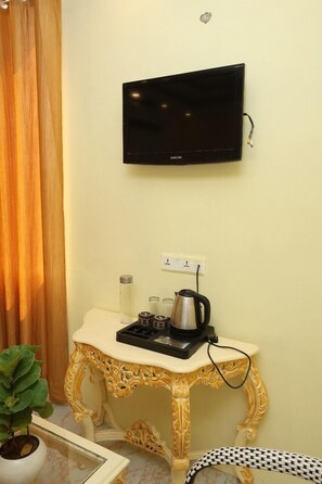 Laptop workspace, free WiFi - Golden Heart (Jaipur)