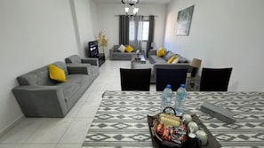 TV - 3-bedroom apartment in Sharjah near to beach sleeps 12 Guests (Sharjah)