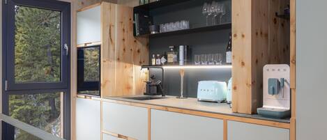 Cafetera/tetera, refrigerador, horno, lavavajillas