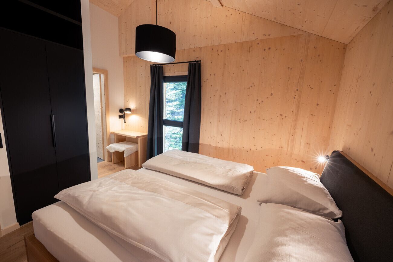 4 bedrooms, bed sheets