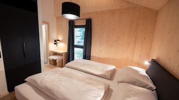 4 bedrooms, bed sheets