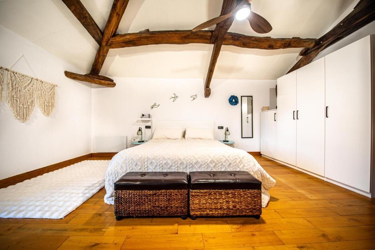 2 habitaciones, tabla de planchar con plancha, internet y ropa de cama 