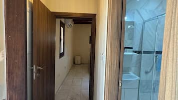 Een douche, handdoeken