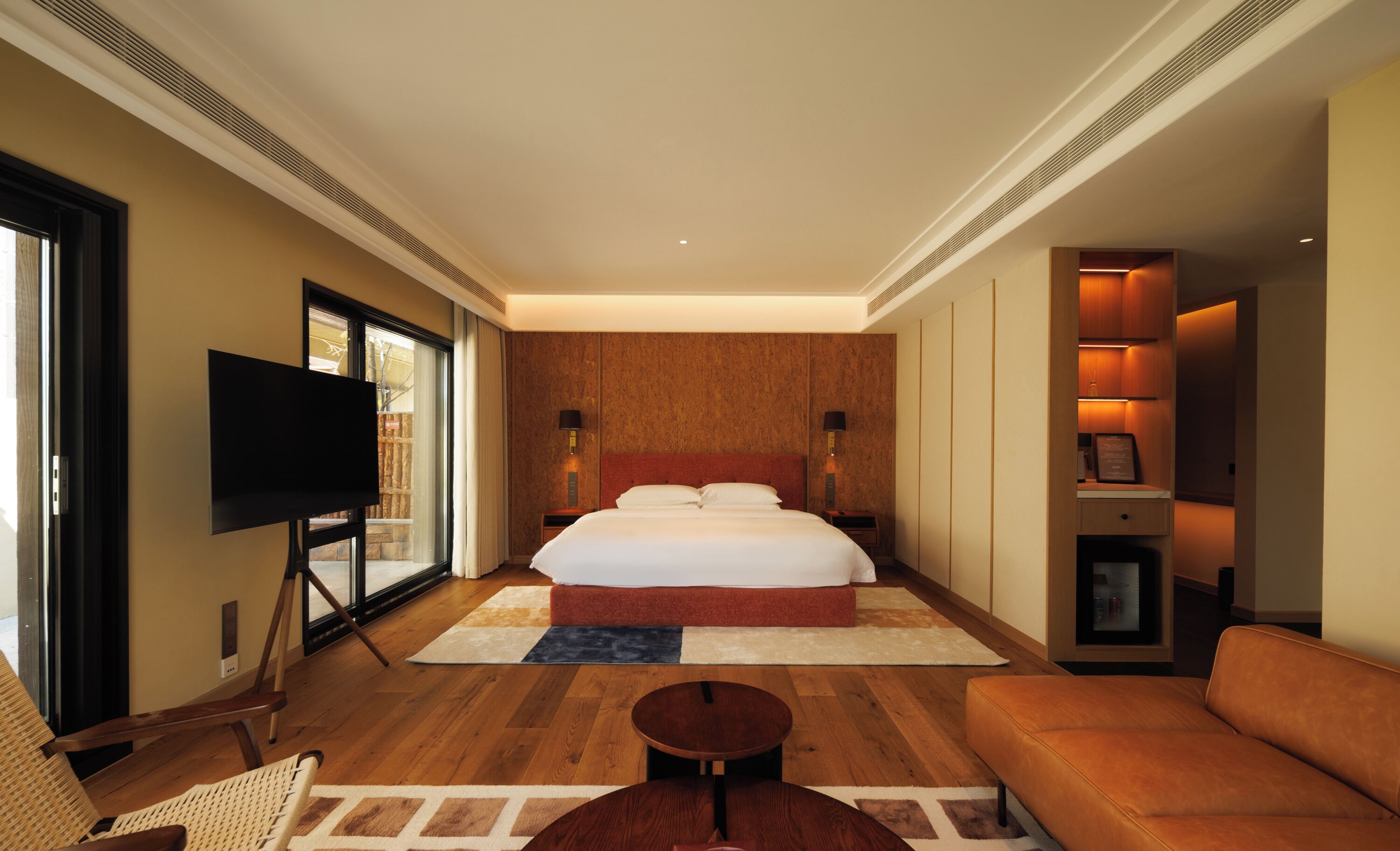 Comfort Suite, Courtyard View | Desk, blackout drapes, soundproofing, free WiFi