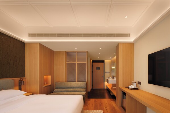 Comfort Double Room, Courtyard View | Bathroom | Shower, free toiletries, hair dryer, slippers