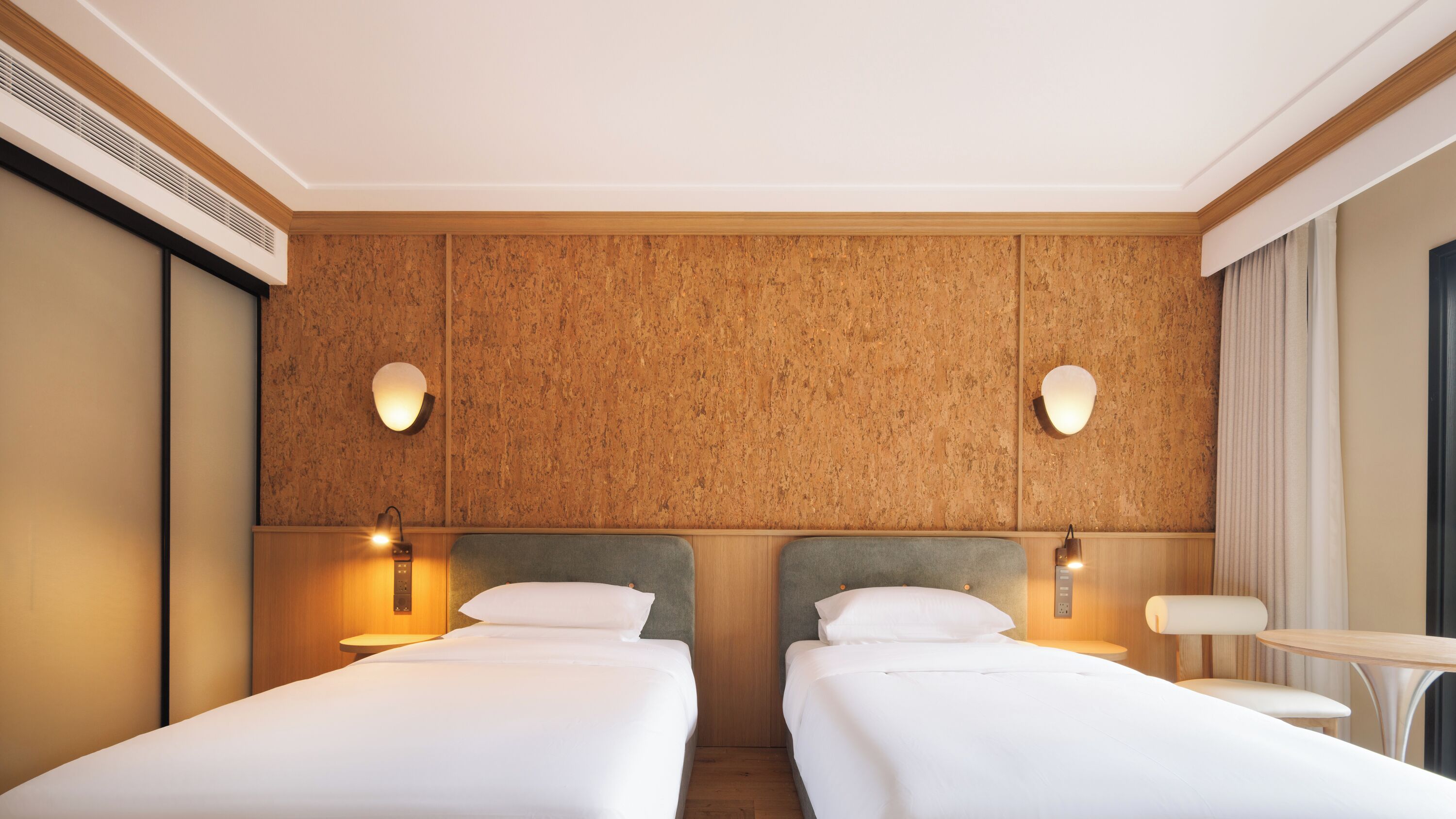 Standard Twin Room, Courtyard View | Desk, blackout drapes, soundproofing, free WiFi