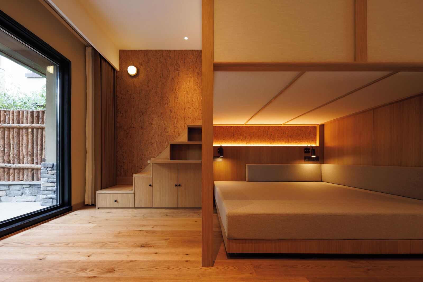 Skrivebord, blendingsgardiner, lydisolert og wi-fi (inkludert)