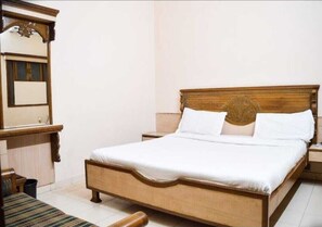 Deluxe Room | Rollaway beds, free WiFi, bed sheets