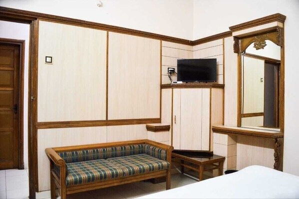 Deluxe Room | Rollaway beds, free WiFi, bed sheets