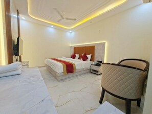 Deluxe Double Room | Iron/ironing board, free WiFi - OPO Essential SKYNEX (New Delhi)