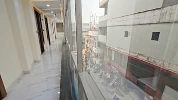 Deluxe Double Room | Living area