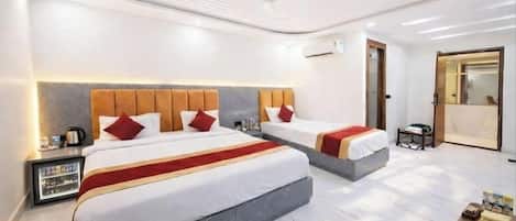 Executive Room | Iron/ironing board, free WiFi, bed sheets