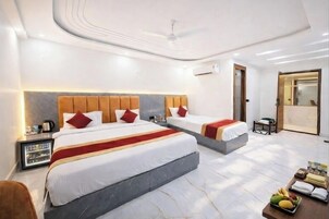 Executive Room | Iron/ironing board, free WiFi, bed sheets