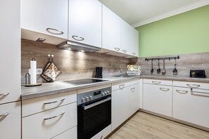 Frigorífic, forn, placa de cuina i rentaplats