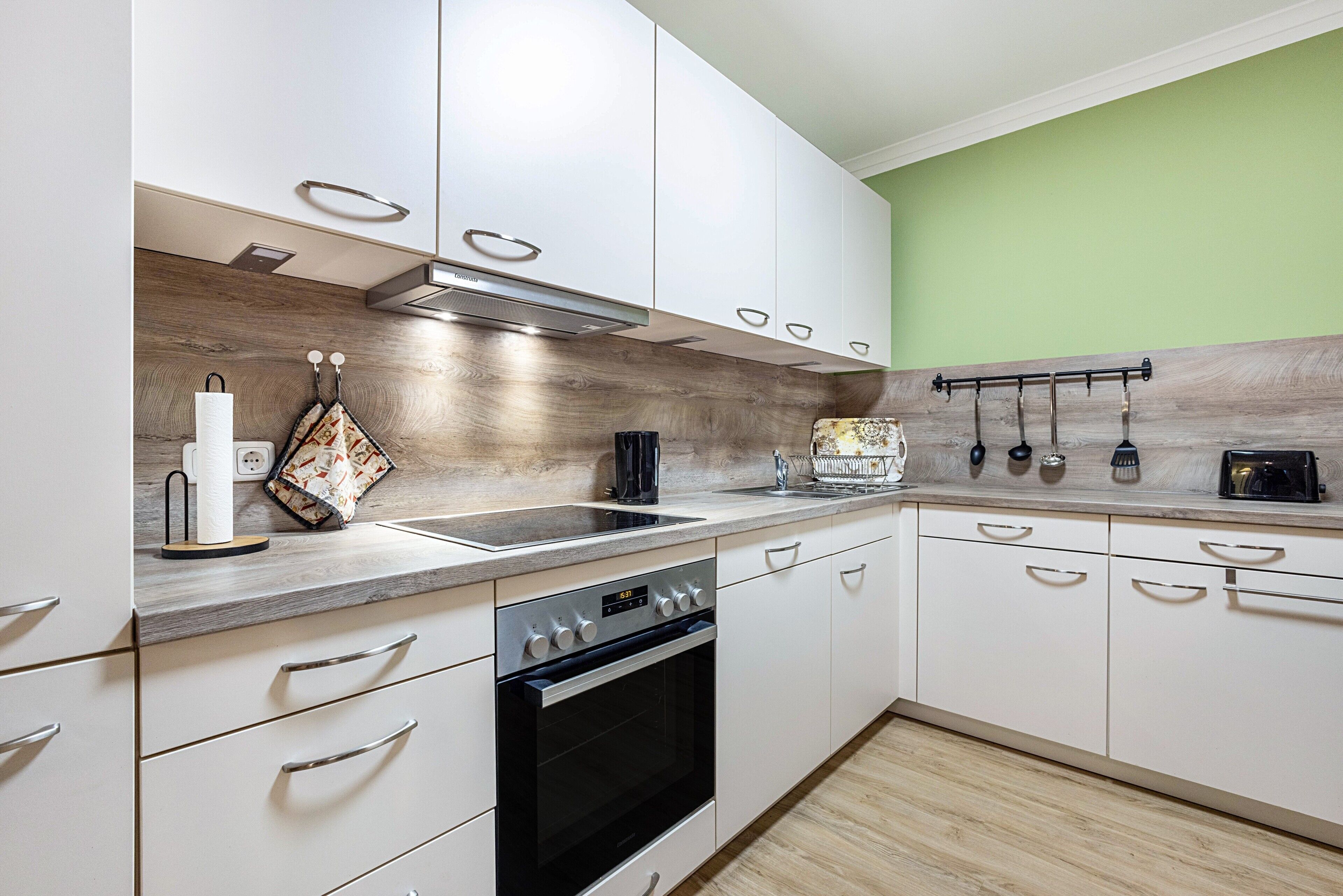 Fridge, oven, stovetop, dishwasher