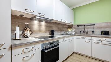 Refrigerador, horno, placa de cocina, lavavajillas