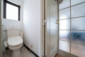 Combined shower/tub, free toiletries, hair dryer, slippers - LUMORA (Sapporo)