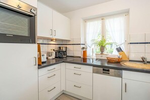 Kühlschrank, Ofen, Herdplatte, Geschirrspüler