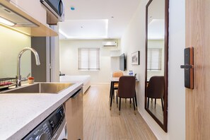 Comfort Studio, City View | Private kitchen