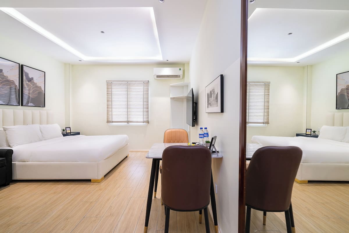 Estudio Confort, vista a la ciudad | Escritorio, tabla de planchar con plancha y wifi gratis