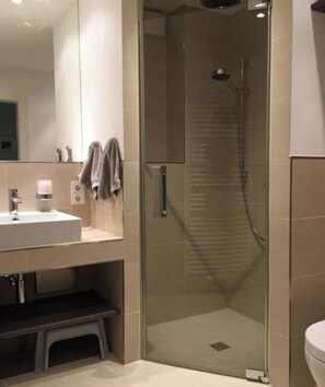 Een douche, een haardroger